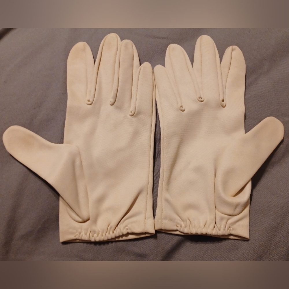 Wrist-length vintage nylon gloves